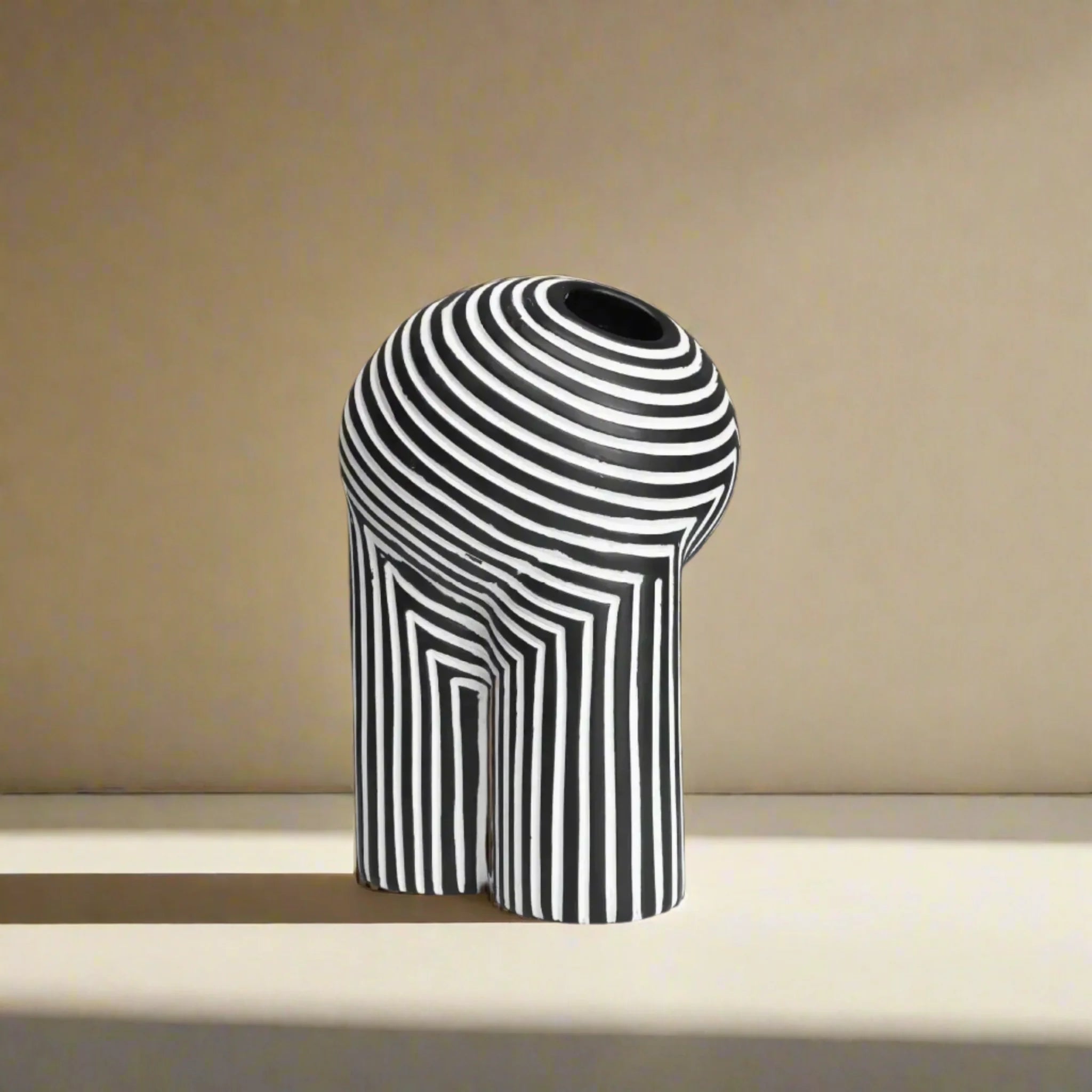 Black White Abstract Resin Vase