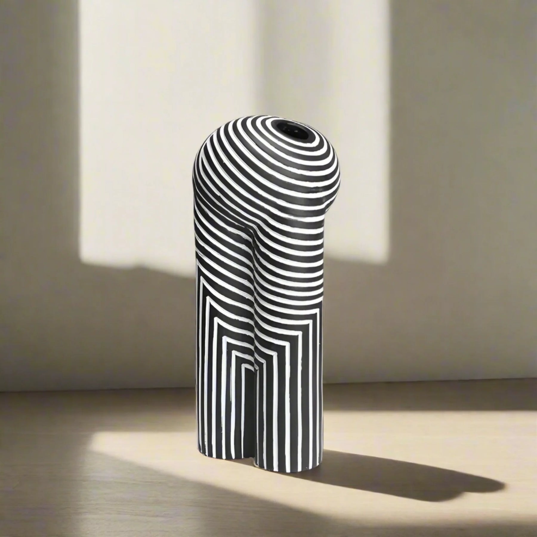 Black White Abstract Resin Vase